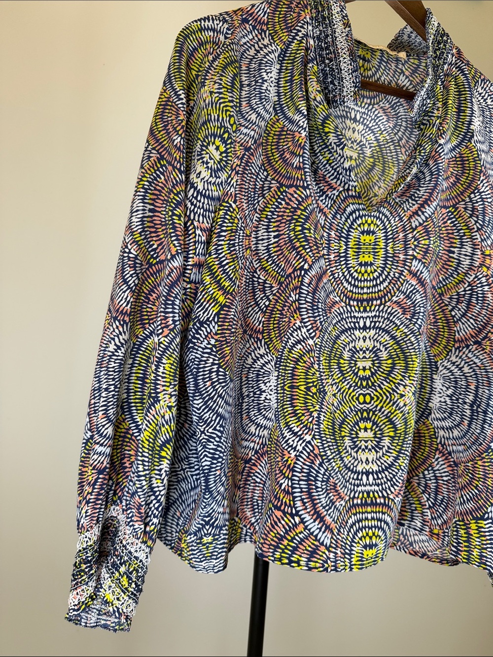 Marie Oliver Emilie Silk Blouse Mock Neck Smocked Abstract Kaleidoscope Size L - Picture 5 of 12